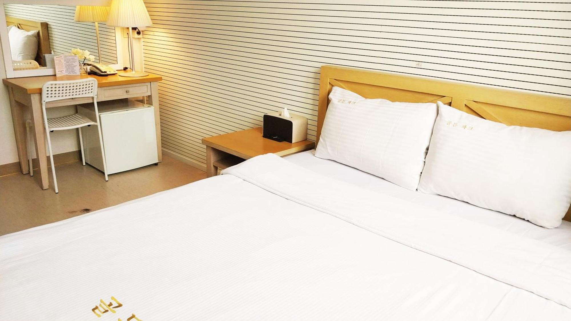 Golden Park Hotel Чеджудо Экстерьер фото