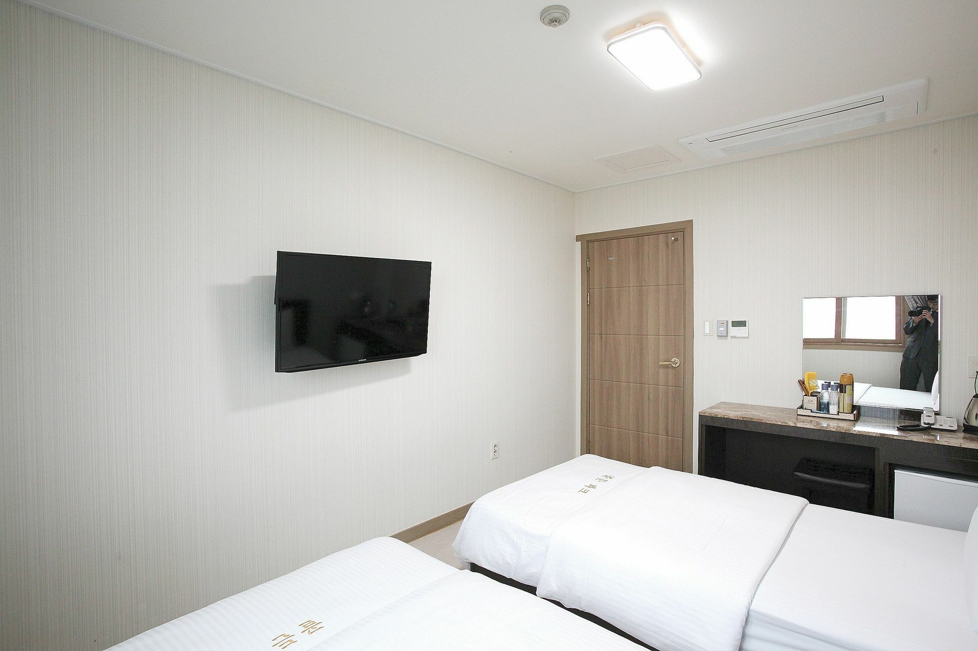 Golden Park Hotel Чеджудо Экстерьер фото